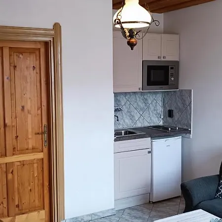 Rozsa Apartament *