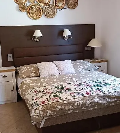 Rozsa Apartman *
