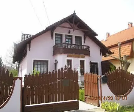 Rozsa Apartman Apartment