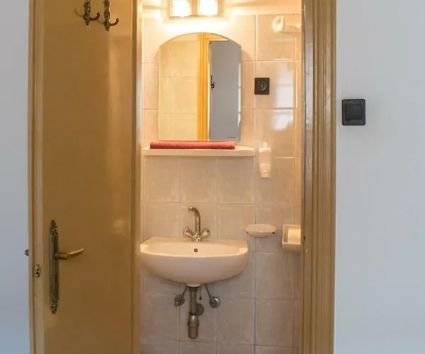 Rozsa Apartman *