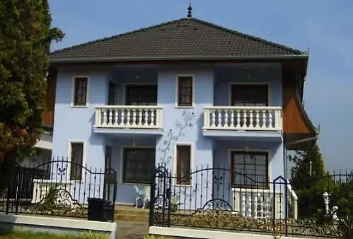 Rozsa Apartman *